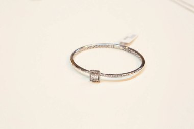 Elmas Mücevherler ve Moda Mücevherleri