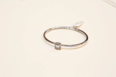 Elmas Mücevherler ve Moda Mücevherleri