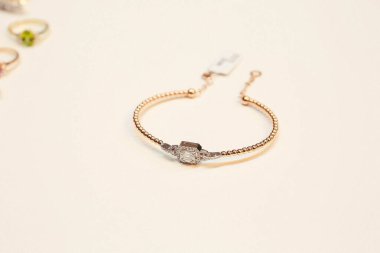 Elmas Mücevherler ve Moda Mücevherleri