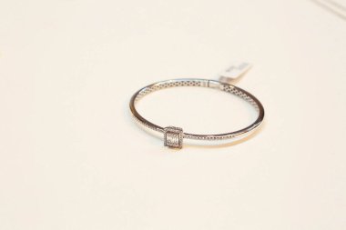 Elmas Mücevherler ve Moda Mücevherleri