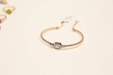 Elmas Mücevherler ve Moda Mücevherleri