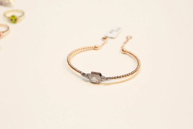 Elmas Mücevherler ve Moda Mücevherleri