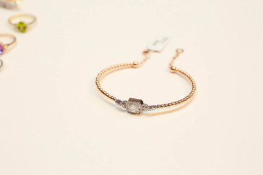 Elmas Mücevherler ve Moda Mücevherleri