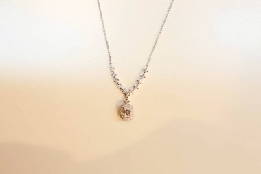 Elmas Mücevherler ve Moda Mücevherleri