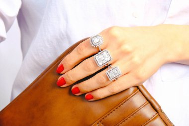 Elmas Mücevherler ve Moda Mücevherleri