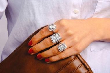 Elmas Mücevherler ve Moda Mücevherleri