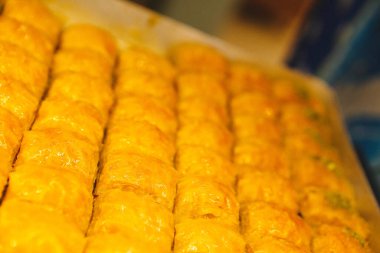 Geleneksel hindistancevizli tatlı baklavası. Ev yapımı fındıklı ve ballı baklava..