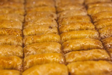 Geleneksel hindistancevizli tatlı baklavası. Ev yapımı fındıklı ve ballı baklava..