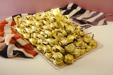 bir sürü değişik çikolatalı pralin