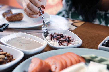 zengin ve leziz Türk Kahvaltı