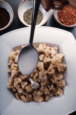 Türk mantı manlama plaka üzerinde