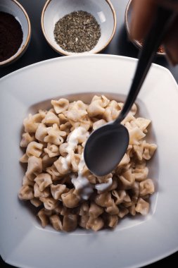 Türk mantı manlama plaka üzerinde