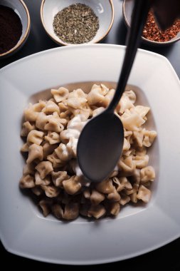 Türk mantı manlama plaka üzerinde