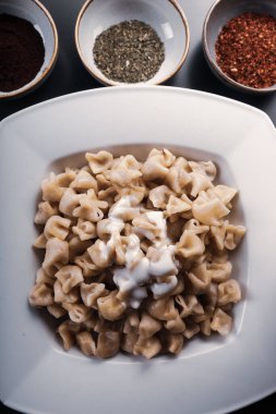 Türk mantı manlama plaka üzerinde