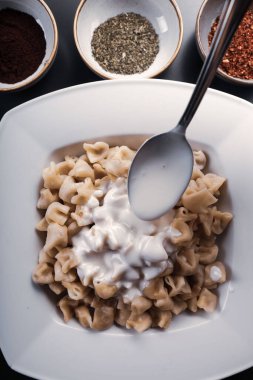 Türk mantı manlama plaka üzerinde