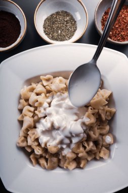 Türk mantı manlama plaka üzerinde