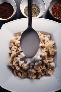 Türk mantı manlama plaka üzerinde