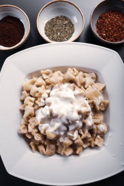 Türk mantı manlama plaka üzerinde