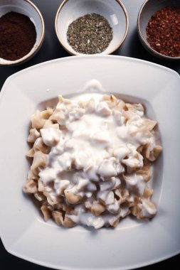 Türk mantı manlama plaka üzerinde