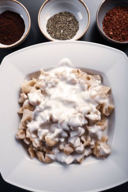 Türk mantı manlama plaka üzerinde