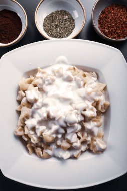 Türk mantı manlama plaka üzerinde