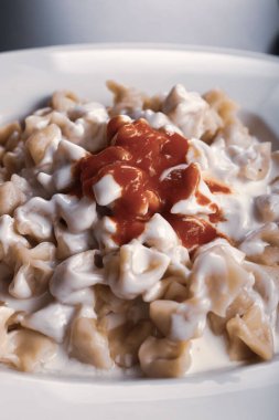 Türk mantı manlama plaka üzerinde