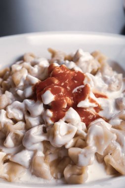 Türk mantı manlama plaka üzerinde