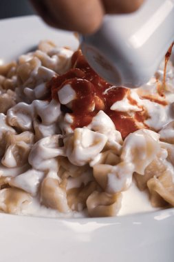 Türk mantı manlama plaka üzerinde