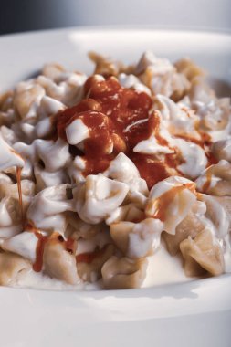 Türk mantı manlama plaka üzerinde