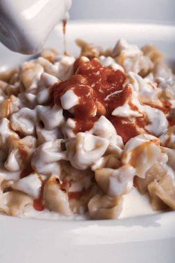 Türk mantı manlama plaka üzerinde