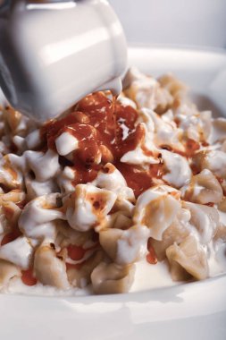 Türk mantı manlama plaka üzerinde