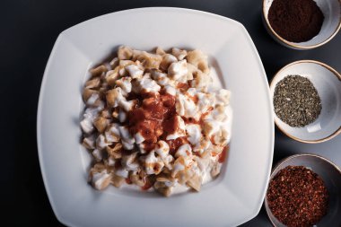 Türk mantı manlama plaka üzerinde