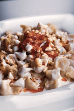 Türk mantı manlama plaka üzerinde