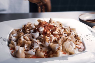 Türk mantı manlama plaka üzerinde