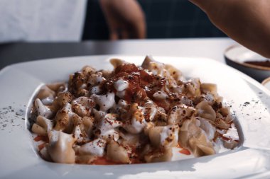 Türk mantı manlama plaka üzerinde