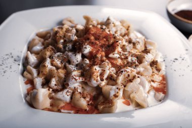 Türk mantı manlama plaka üzerinde