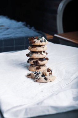 Koyu çikolata parçaları ile tanımlama