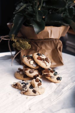 Koyu çikolata parçaları ile tanımlama