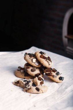 Koyu çikolata parçaları ile tanımlama