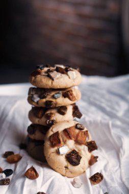 Koyu çikolata parçaları ile tanımlama