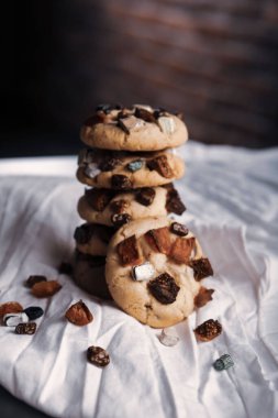 Koyu çikolata parçaları ile tanımlama