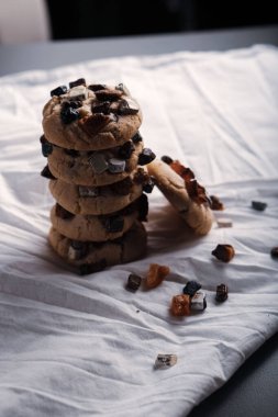 Koyu çikolata parçaları ile tanımlama