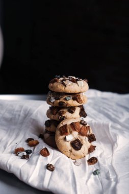 Koyu çikolata parçaları ile tanımlama