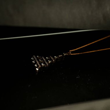 Elmas Mücevherler ve Moda Mücevherleri