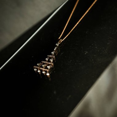 Elmas Mücevherler ve Moda Mücevherleri