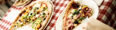 Lezzetli karışık İtalyan pizzası.