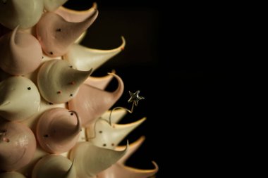 Masada lezzetli bir pasta var.