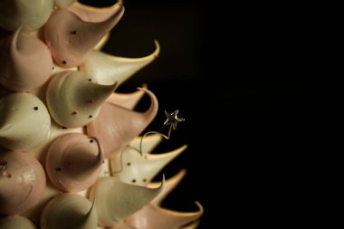 Masada lezzetli bir pasta var.