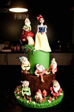 Masada lezzetli bir pasta var.