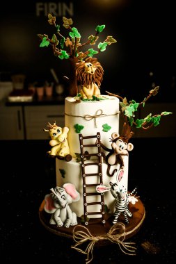 Masada lezzetli bir pasta var.